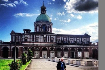 El santuario de Caravaggio, en la región de Bérgamo, recuerda unas apaciciones de la Virgen a una campesina en el siglo XV