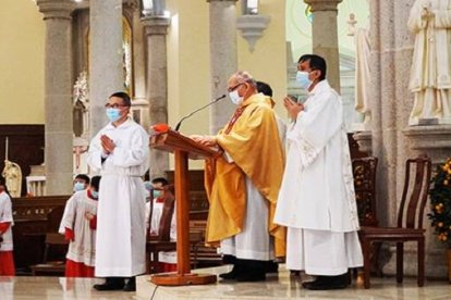 Los obispos han hecho una serie de directrices a aplicar en las misas y otros sacramentos.