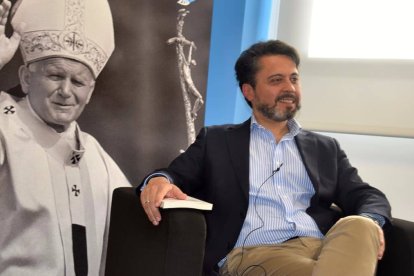 Óscar Rivas se confiesa "impresionado" por el impacto que está teniendo el conocimiento de estas historias contadas por sus protagonistas.