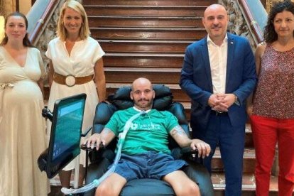 Jordi Sabaté, enfermo de ELA y activista, se "encadenó" el pasado 5 de septiembre en la Delegación de Gobierno de Barcelona para exigir el desbloqueo de la Ley ELA frente a las propuestas de eutanasia para estos pacientes.