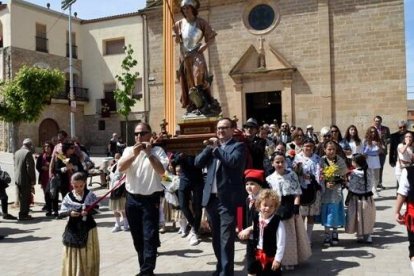 Procesión en Puigverd, Lérida,  en honor a su santo patrono, Sant Jordi