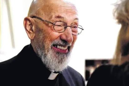 John Esseff ha sido exorcista durante más de 40 años y en su ministerio el Sagrado Corazón ha sido un sostén constante.