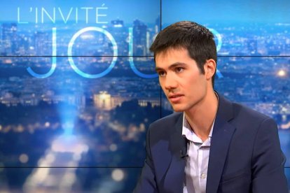 Matthieu Lavagna deslinda con gran claridad el campo de la filosofía y el de la ciencia en el abordaje de la cuestión de Dios. Foto: captura TVLibertés.