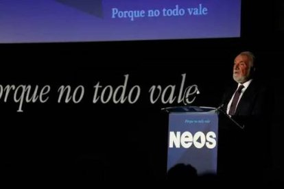 Mayor Oreja fue el ponente inicial en la presentación de Neos - foto de Gonzalo Pérez Mata, en La Razón