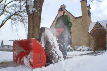 Richard Auciello, protestante y anticatólico, trabajaba como conserje de una iglesia. Un día, mientras quitaba la nieve de la entrada, se sentó a rezar buscando la paz... y Jesús le respondió.