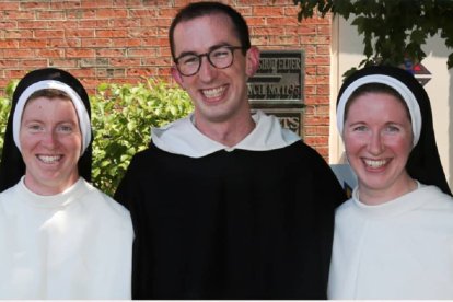 La hermana John Peter, el hermano Paul y la hermana Beatrice, todos ellos hermanos de sangre y además dominicos