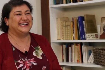 Tras décadas con una doble vida, probando experiencias precoces y "destruyendo" sus relaciones familiares y sociales, una experiencia en una iglesia le dio "el amor pleno que buscaba".