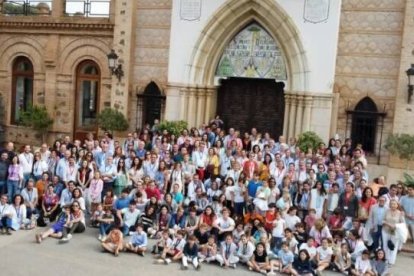 Amor Conyugal terminará el año 2022 con una trayectoria meteórica: más de cien retiros y el comienzo de su expansión internacional a Londres y Argentina. (En la imagen, los asistentes después de un retiro en Sevilla).