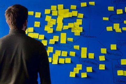 Está bien tener buenos propósitos pero está mejor organizarse e ir dando pasos - foto de Per Loov para Unsplash