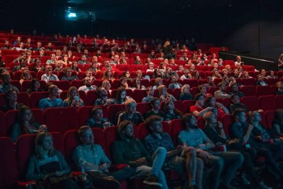 La entrada en el mercado americano en un gran número de salas se ha revelado fundamental para el éxito de los estrenos católicos de estas últimas semanas. Foto (contextual): Krists Luhaers / Unsplash.