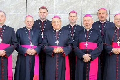 La Conferencia Episcopal de Bielorrusia, incluyendo obispos auxiliares y eméritos, foto de Aleksandra Shchyglinska