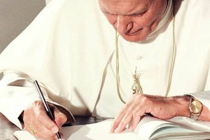 Juan Pablo II dejó sus textos, su enseñanza y su ejemplo de vida... y, como santo, su intercesión.