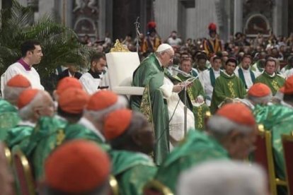 Francisco pidió a los cardenales no dejar de maravillarse de formar parte de la Iglesia / Vatican Media