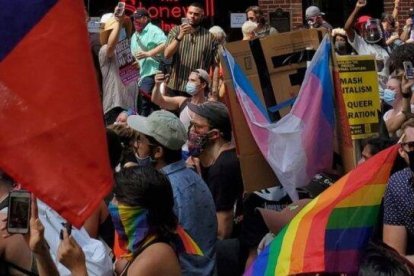 Afecciones neurológicas, multiorgánicas y óseas irreversibles, ausencia de registros y homologación médica del tratamiento son solo algunos de los alarmantes riesgos a los que se expone a menores de edad en cada tratamiento de cambio de sexo.