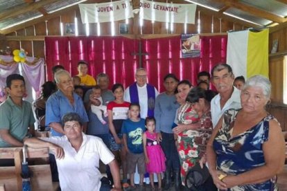 Tras su paso por Nicaragua, Zambia o España, el misionero Ángel Almansa asegura que "el ateísmo no existe", sino que "el Dios sel Amor" se ha sustituído por el placer, el dinero o el consumismo.
