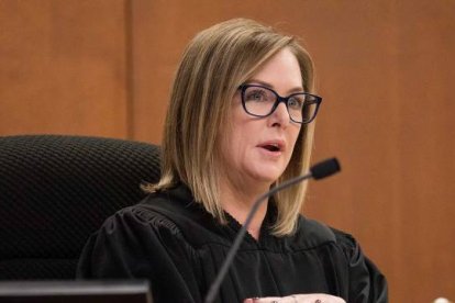 La jueza del condado de Pima Kellie Johnson ha restringido el aborto casi en su totalidad: quienes colaboren o lo realicen podrían cumplir de dos a cinco años de prisión.