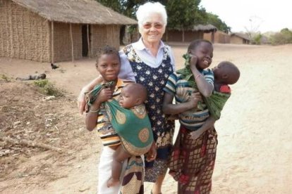 La religiosa y misionera comboniana Ángeles López en la misión de Chipene (Mozambique), sobrevivió al ataque de un grupo de islamistas que asoló la misión y se llevó la vida de su compañera María de Coppi.