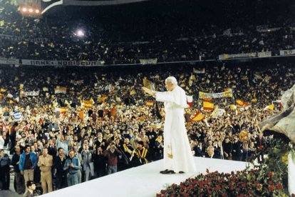 San Juan Pablo II fue recibido de forma multitudinaria en las cinco ocasiones en las que visitó España. En todas ellas tuvo unas palabras para ensalzar y agradecer la labor evangelizadora de España en América.
