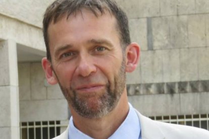 Hiney escribía artículos para periódicos importantes y libros recomendados por The New York Times, hasta que se hizo capellán.