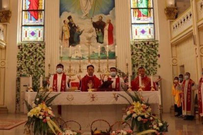 Ceremonia de instalación del obispo Peng como auxiliar en una diócesis inventada por el Gobierno y que Roma no reconoce