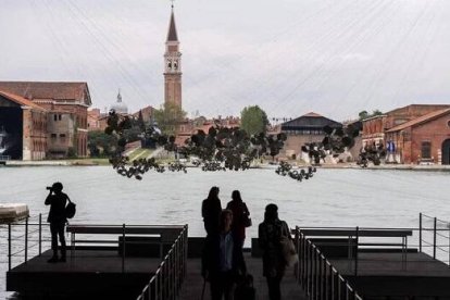 Un montaje en la Bienal de Venecia, fotografiado por Marton Monus en Efe