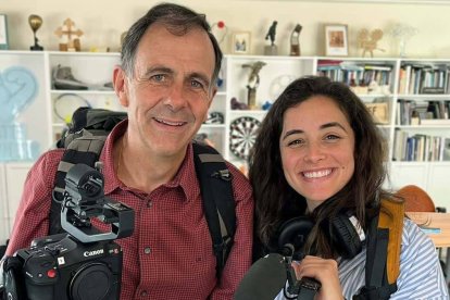 Juan Manuel Cotelo y Carlota Valenzuela, con todo su equipo a cuestas para mostrar al mundo, a través de 'Hagan lío', las bondades que Dios hace en el mundo a través de los miembros de la Iglesia. Foto: Infinito+1.