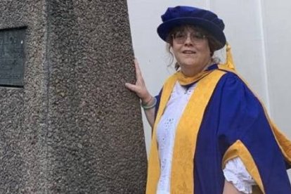 Antonia Lynn en Cambridge en verano de 2023, se hizo católica en el 2000, antes fue diaconisa anglicana