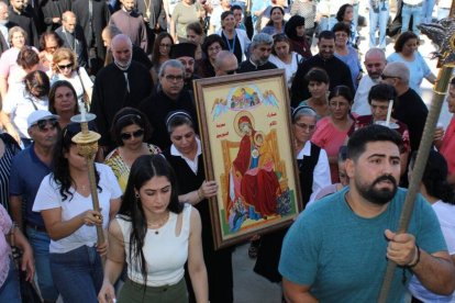 La fuerza aérea israelí atacó la casa del párroco y las oficinas parroquiales de tres pisos, destruyéndolas por completo.