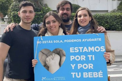 Peticiones Católicas lanza una campaña de firmas para exigir a las autoridades que rezar de forma pacífica frente a los centros de aborto no es ninguna amenaza.