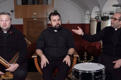 El padre Jesús Silva y el padre Antonio Maria Domenech, abordan los desafíos a los que se enfrentan en su propia vocación.