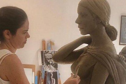 El próximo Lunes Santo, Mairena del Alcor inaugurará un Monumento a la vida, obra de la escultora Constanza Gavira, en un acto a las doce del mediodía en la Plaza Asociación Provida.