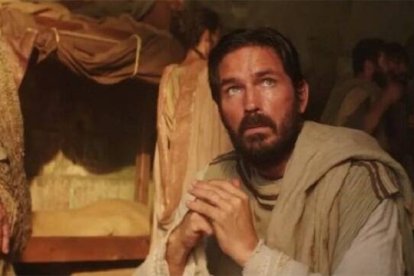 Jim Caviezel interpreta a San Lucas en la película Pablo el Apóstol de Cristo