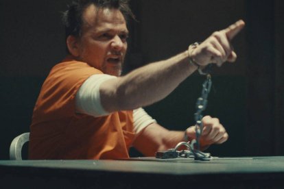 Sean Patrick Flanery interpreta al preso Edward Wayne Brady (poseído por el demonio Nefarious) en 'Nefarious' (2023) de Cary Solomon y Chuck Conzelman.