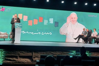 En España hay más de 2.500 colegios de ideario católico, que escolarizan a más de 1.500.000 estudiantes y que tienen más de 36.000 profesores de Religión que atienden a más de 3.150.000 alumnos de la enseñanza pública.