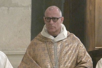 Antes de su entrada en el monasterio, trabajó en la hemeroteca de Tarragona, entre 1983 y 2005.