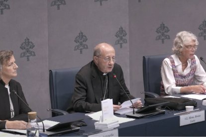 "La visión del Papa es volver a mirar al hombre en su totalidad, lo que expresa su mente y también su corazón", expresó el arzobispo Forte durante la rueda de prensa tras la publicación de la encíclica Dilexit Nos sobre el Sagrado Corazón.