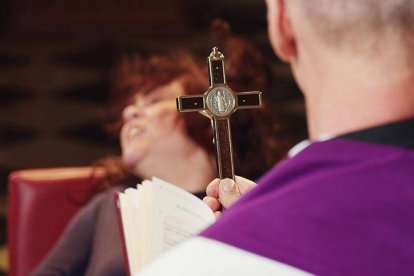 La eficacia de la Cruz ante el demonio: una escena de 'Libera Nos'.