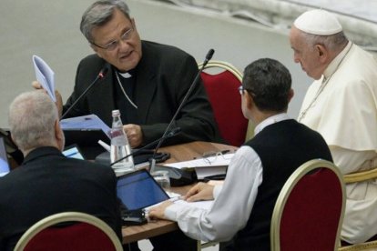 El documento final tiene 155 puntos y 16 de ellos tienen más de 25 votos en contra. El punto 60 tiene casi cien votos en contra, y hay otros 4 párrafos con unos 40 votos en contra. Había 355 miembros con derecho a voto.