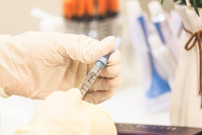 La legalización trivializa la muerte y el matarse uno mismo, por lo cual no es extraño que crezca en todas sus modalidades. Foto (contextual): Sam Moqadam / Unsplash.