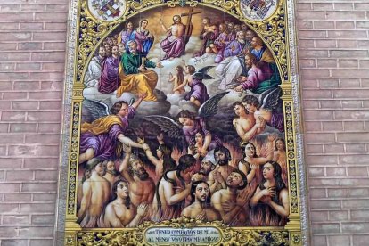 Azulejo en la iglesia de San Pedro, en Sevilla, obra fechada en 1960 del ceramista Juan Oliver Míguez (1899-1963). Representa las Benditas Ánimas del Purgatorio, que piden a sus deudos: 'Tened compasión de mí al menos vosotros, mis amigos'.