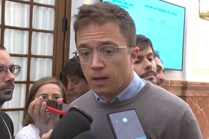 Íñigo Errejón, uno de los fundadores de Podemos, era el portavoz del grupo parlamentario de Sumar hasta que el 24 de octubre renunció a todos sus cargos al publicarse denuncias de actos de acoso sexual contra diversas mujeres.
