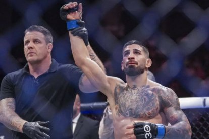 "El día de la pelea, Ilia trajo a un sacerdote para rezar y darle gracias a Dios por todo lo que le ha dado. El sacerdote nos leyó Jueces 16:28, en la cual Sansón le oró al Señor", cuenta a Marca el representante de Topuria.