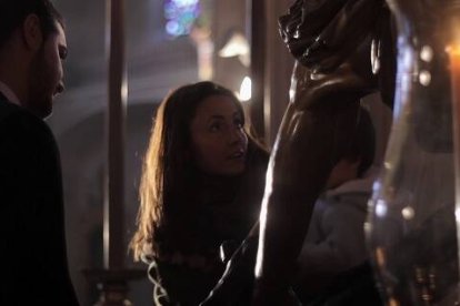Una escena de la película Parasceve, sobre la Semana Santa sevillana - recoge la emoción de los devotos, pero se centra más en mirar como ellos, donde ellos
