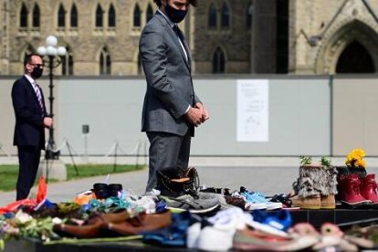 Trudeau en un acto recordando los niños fallecidos en las escuelas residenciales canadienses... infrafinanciadas por el Gobierno del país