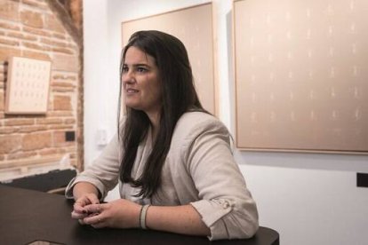 Carla Restoy se convirtió al catolicismo en un entorno no religioso: en una familia no creyente y en un colegio laico. Fotografía: Dani García / Revista Misión.