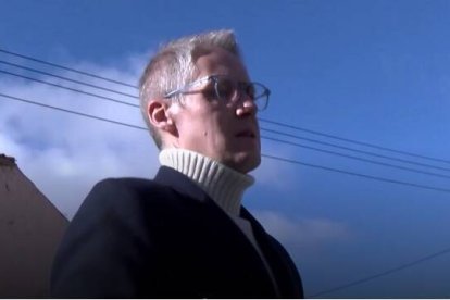 El alcalde gay socialista de Torrecaballeros, en público matrimonio gay con un hombre, dice querer comulgar