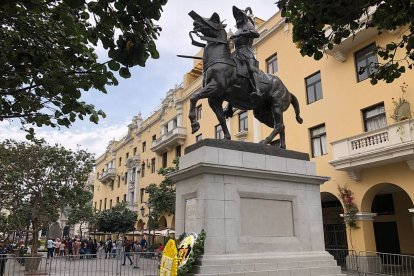 Estatua de Francisco Pizarro en Lima