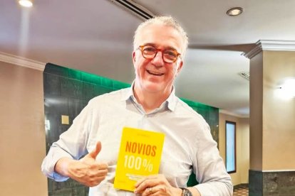 Pep Borrell con su libro