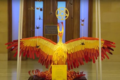 Representación satánica en el Capitolio de Minnesota (Estados Unidos), durante la Navidad pasada, con la inscripción: 'Tú eres tu propio Dios'.