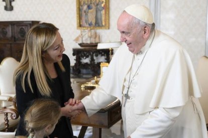 La tarde de este miércoles, la presidenta italiana Giorgia Meloni visitó durante 20 minutos al Papa Francisco en el hospital Gemelli.